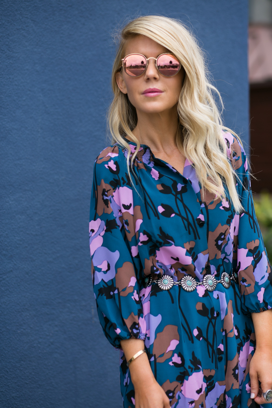 Lisa Allen of LunchPails and Lipstick wearing a Tucker NYC dress with a chain belt from Revolve, Rag and Bone Marta sandals and Ray-Ban sunglasses